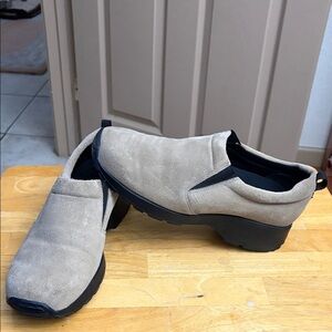 BareTraps Women's Tan Slip-On Flats Genuine Suede 8.5 W